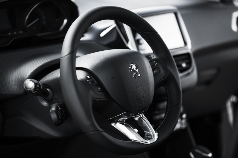 Photo volant cuir Peugeot 2008 restylée (2016)