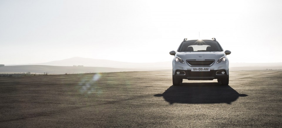 Peugeot 2008 Féline Blanc Nacré - Photo officielle - 2-003