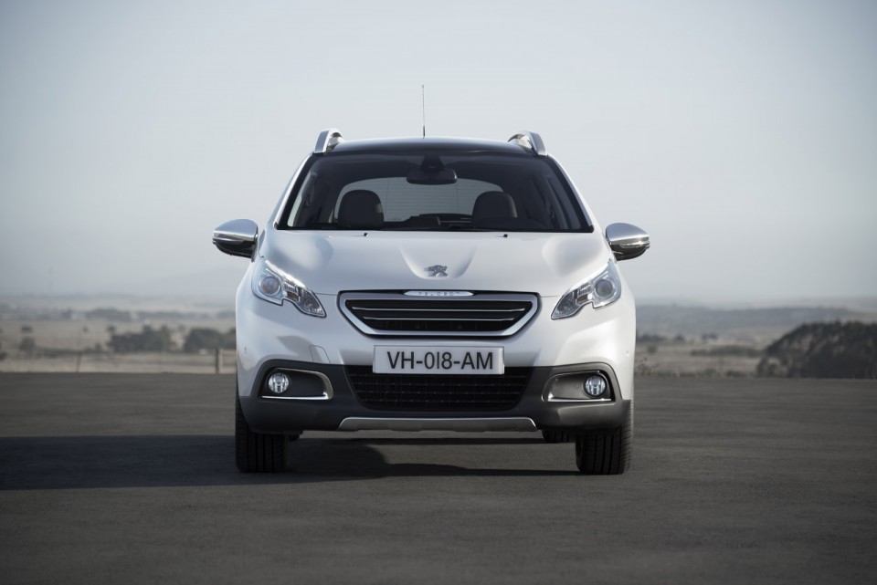 Face avant Peugeot 2008 Féline Blanc Nacré - Photo officielle - 2-004