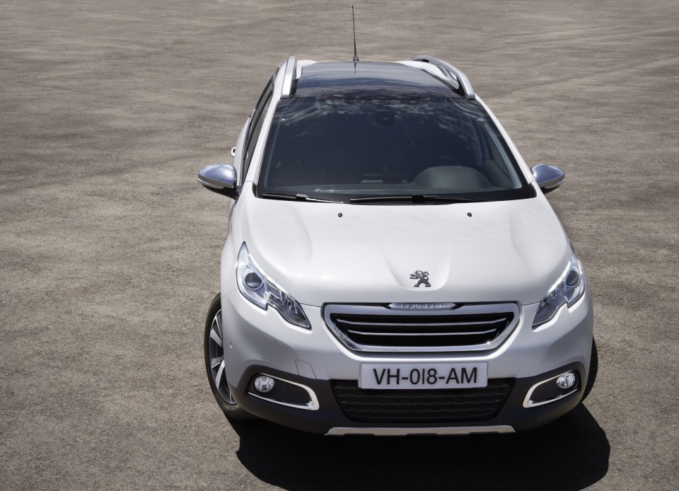 Peugeot 2008 Féline Blanc Nacré - Photo officielle - 2-005