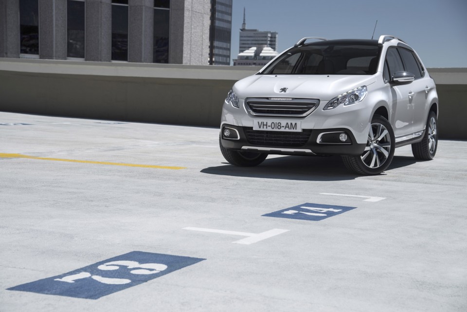 Peugeot 2008 Féline Blanc Nacré - Photo officielle - 2-012