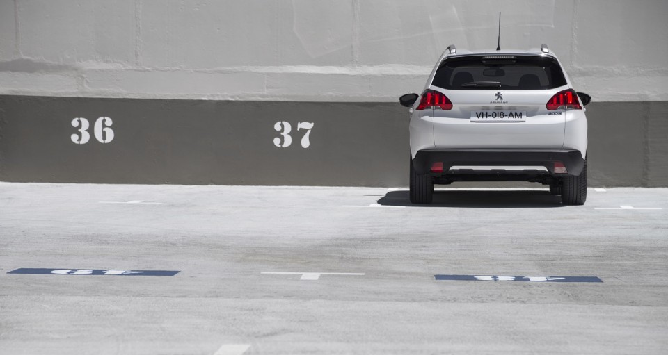 Peugeot 2008 Féline Blanc Nacré - Photo officielle - 2-015