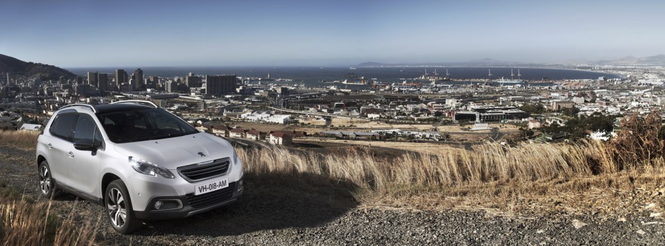 Peugeot 2008 Féline Blanc Nacré - Photo officielle - 2-016