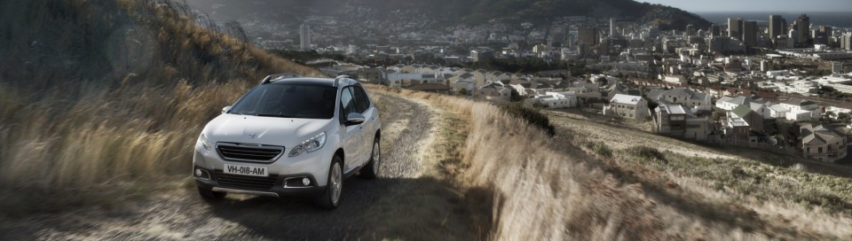 Peugeot 2008 Féline Blanc Nacré - Photo officielle - 2-017