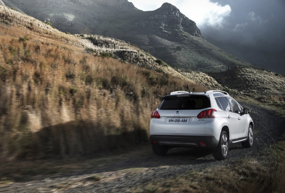 Peugeot 2008 Féline Blanc Nacré - Photo officielle - 2-018