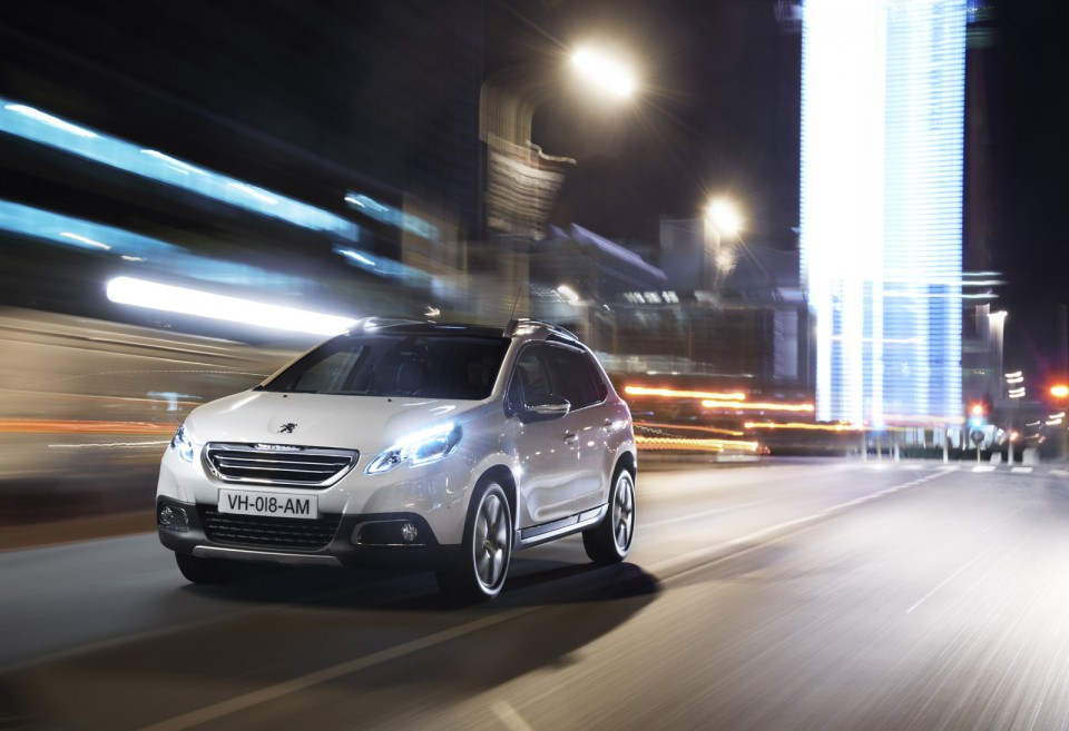 Peugeot 2008 Féline Blanc Nacré de nuit - Photo officielle - 2-025