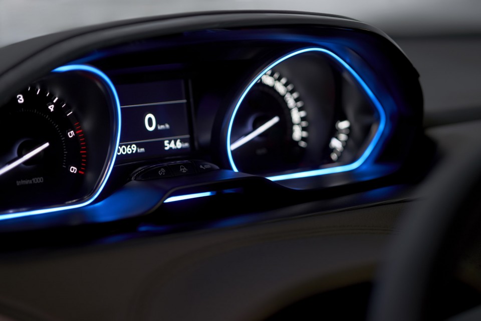 Combiné LED Peugeot 2008 - Photo officielle - 2-056
