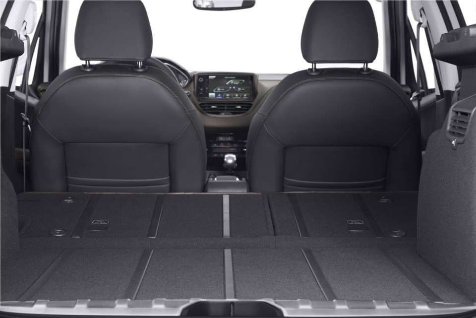 Coffre banquette rabattue Peugeot 2008 - Photo officielle - 2-069