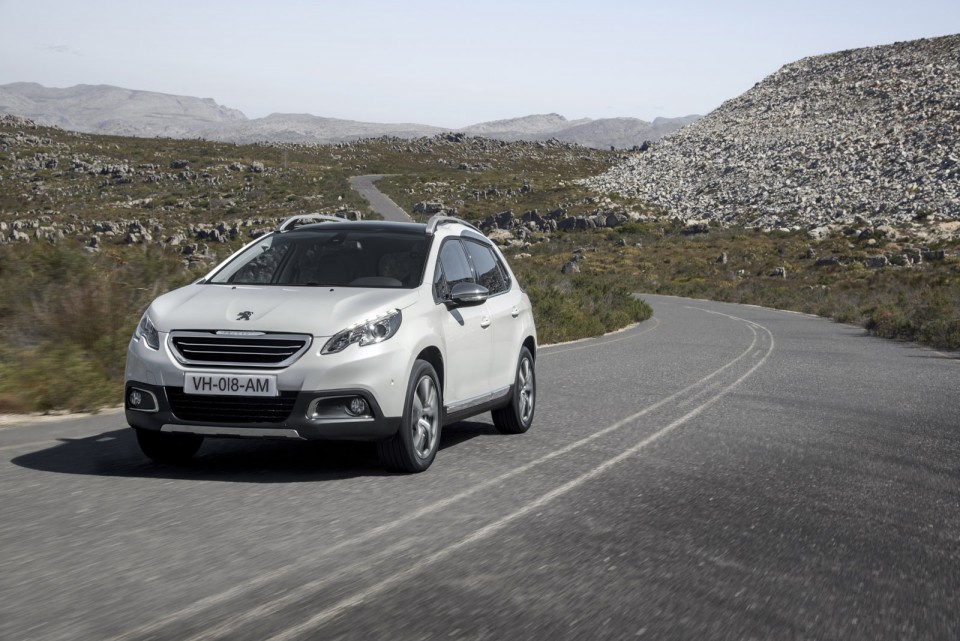 Peugeot 2008 Féline Blanc Nacré - Photo officielle - 2-080