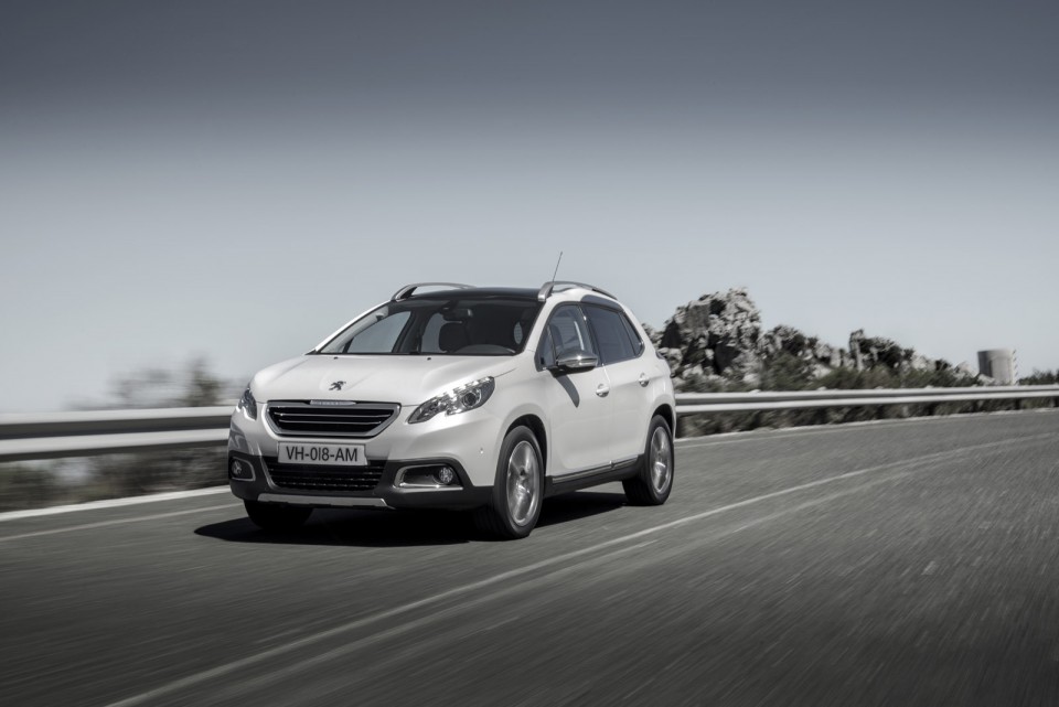 Peugeot 2008 Féline Blanc Nacré - Photo officielle - 2-081