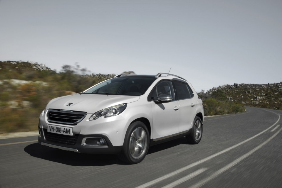 Peugeot 2008 Féline Blanc Nacré - Photo officielle - 2-082