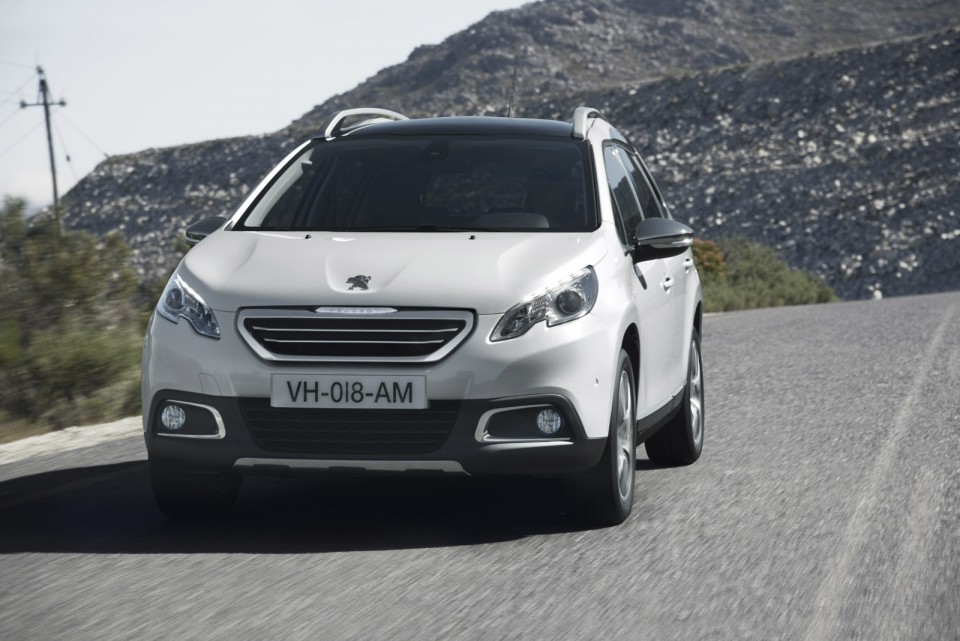 Peugeot 2008 Féline Blanc Nacré - Photo officielle - 2-083