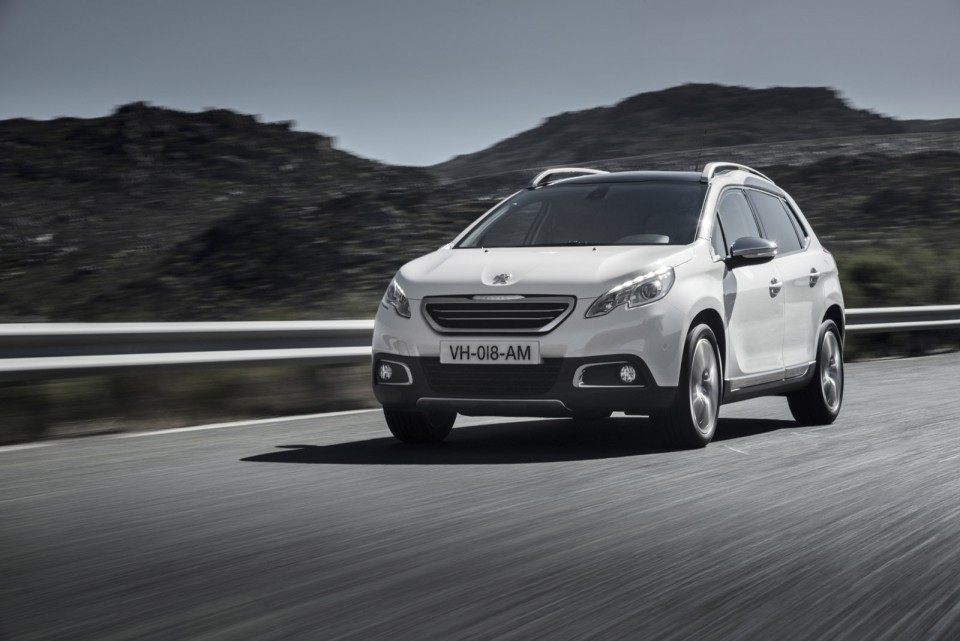 Peugeot 2008 Féline Blanc Nacré - Photo officielle - 2-084