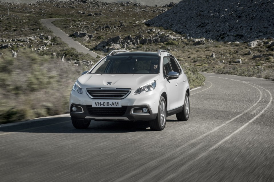 Peugeot 2008 Féline Blanc Nacré - Photo officielle - 2-085