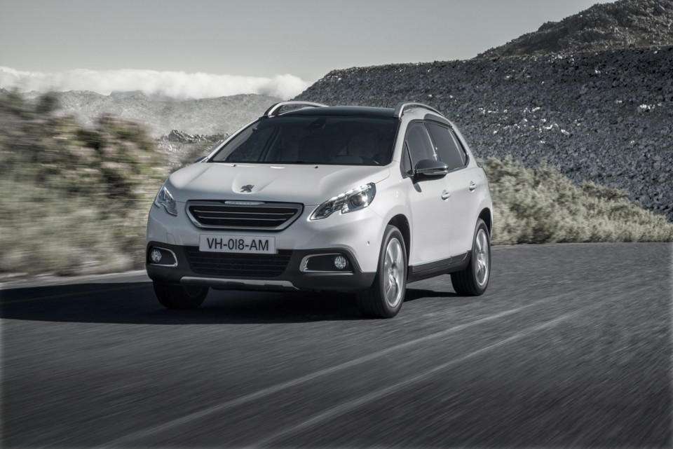 Peugeot 2008 Féline Blanc Nacré - Photo officielle - 2-086