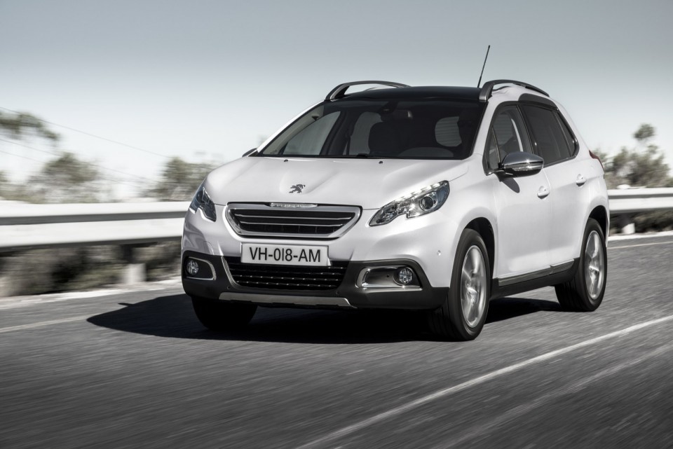 Peugeot 2008 Féline Blanc Nacré - Photo officielle - 2-087