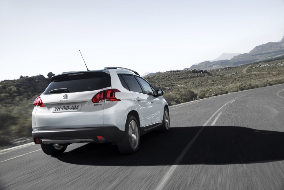 Peugeot 2008 Féline Blanc Nacré - Photo officielle - 2-088