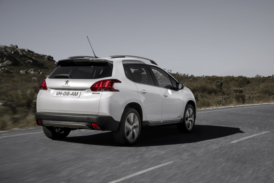 Peugeot 2008 Féline Blanc Nacré - Photo officielle - 2-089