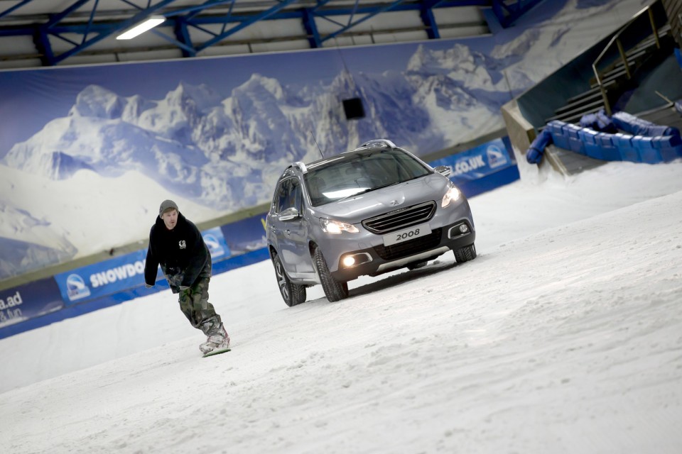 Photo Peugeot 2008 Allure Gris Artense, version UK (RHD) - 1-002