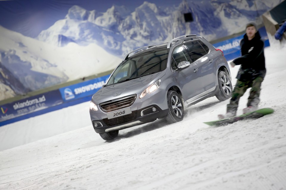 Photo Peugeot 2008 Allure Gris Artense, version UK (RHD) - 1-003
