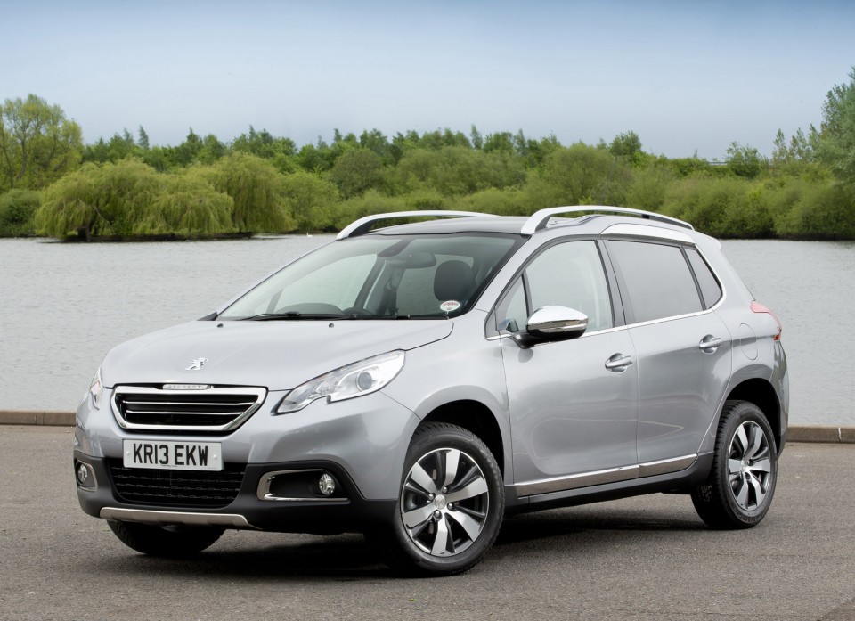 Photo Peugeot 2008 Allure Gris Artense, version UK (RHD) - 2-003