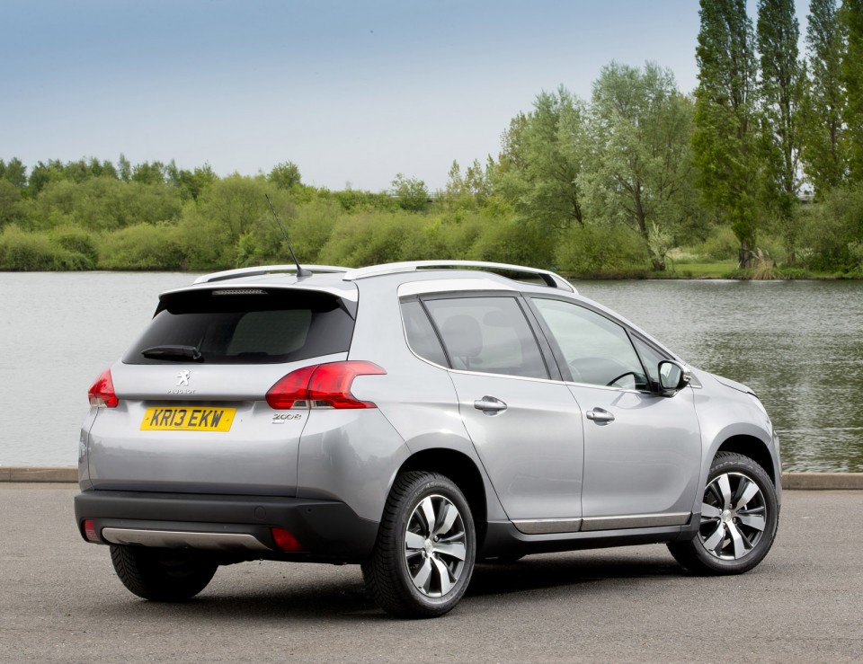 Photo Peugeot 2008 Allure Gris Artense, version UK (RHD) - 2-004