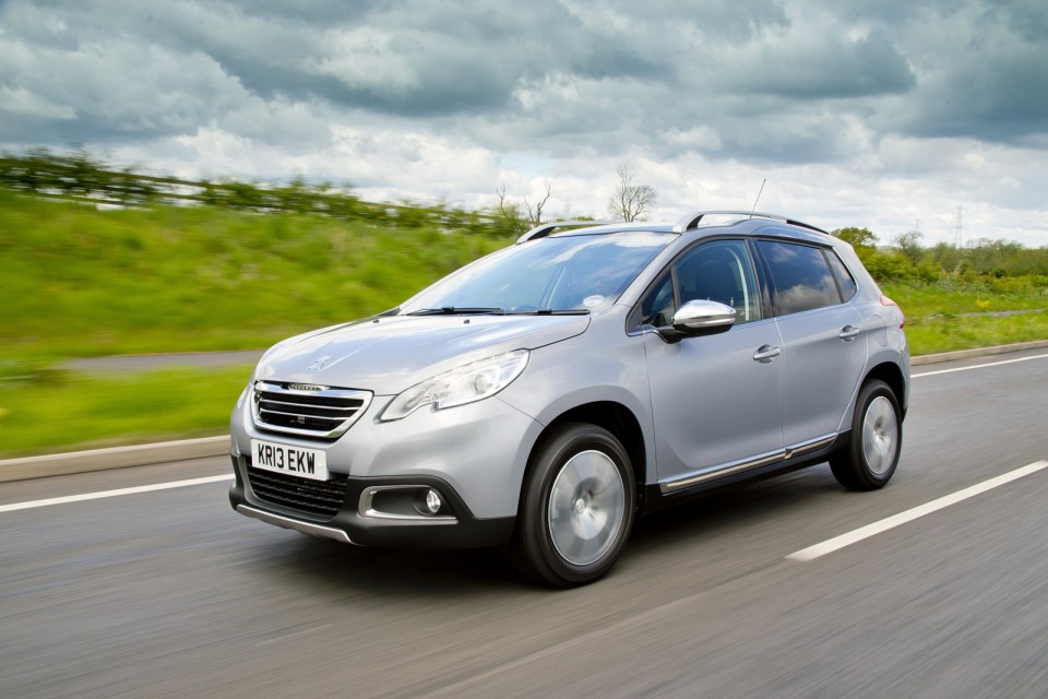 Photo Peugeot 2008 Allure Gris Artense, version UK (RHD) - 2-007