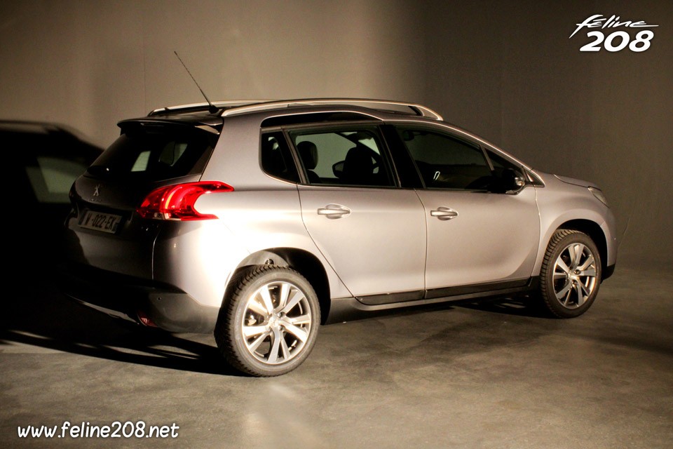 Profil arrière Peugeot 2008 Allure Gris Artense - 002