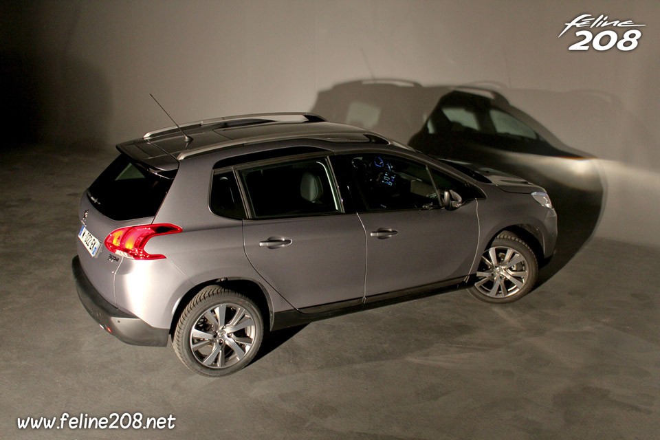 Photo Peugeot 2008 Allure Gris Artense - 005