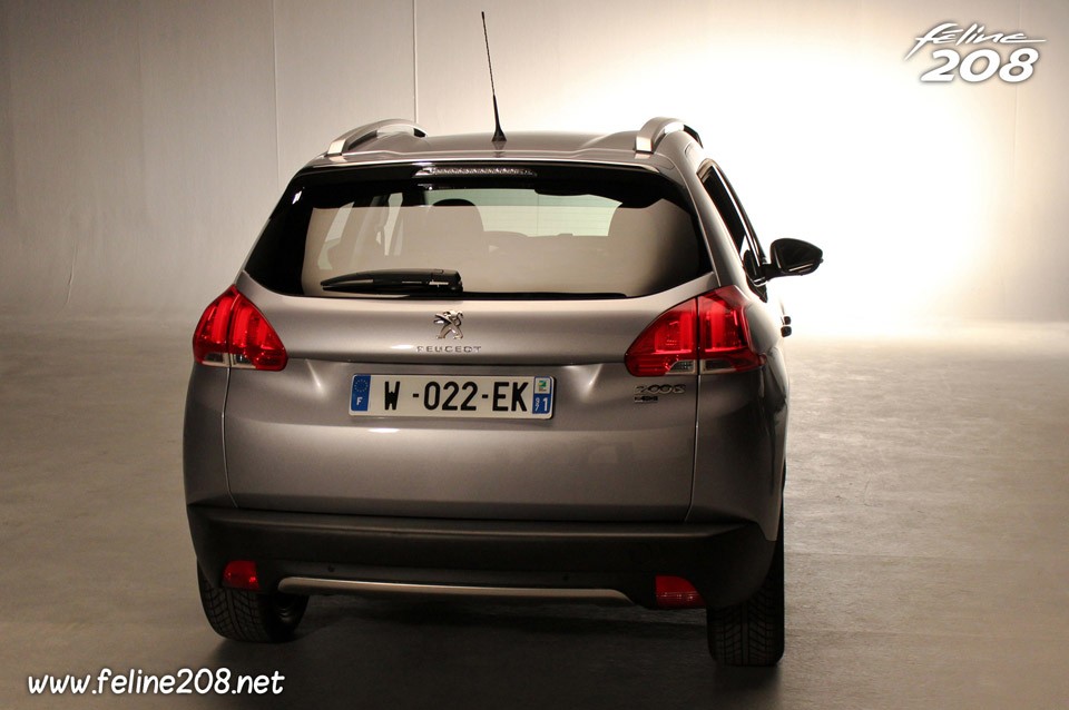 Vue arrière Peugeot 2008 Allure Gris Artense - 013