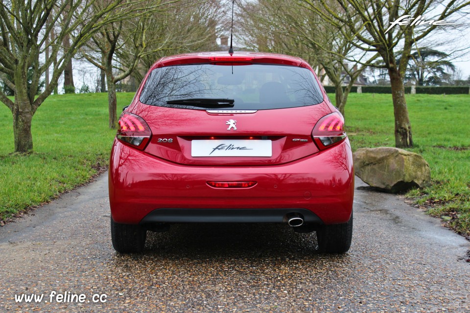 Photo face arrière Peugeot 208 GT Line 1.2 PureTech 110 EAT6