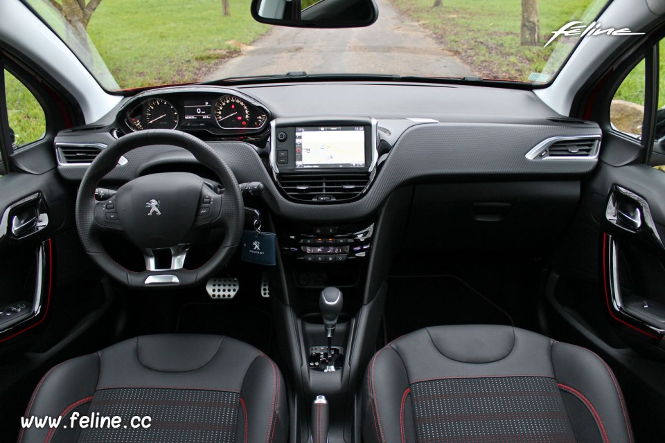 Photo intérieur Peugeot 208 GT Line 1.2 PureTech 110 EAT6