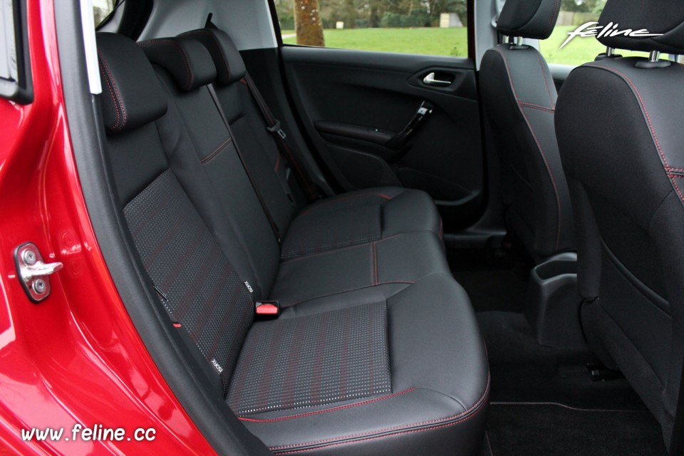 Photo banquette arrière Peugeot 208 GT Line 1.2 PureTech 110 EA