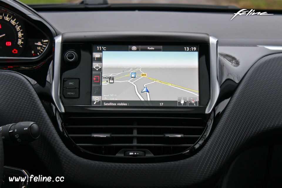 Photo navigation GPS écran tactile SMEG+ Peugeot 208 GT Line 1.