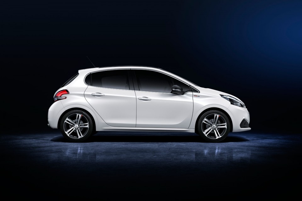 Photo officielle nouvelle Peugeot 208 GT Line restylée (2015)