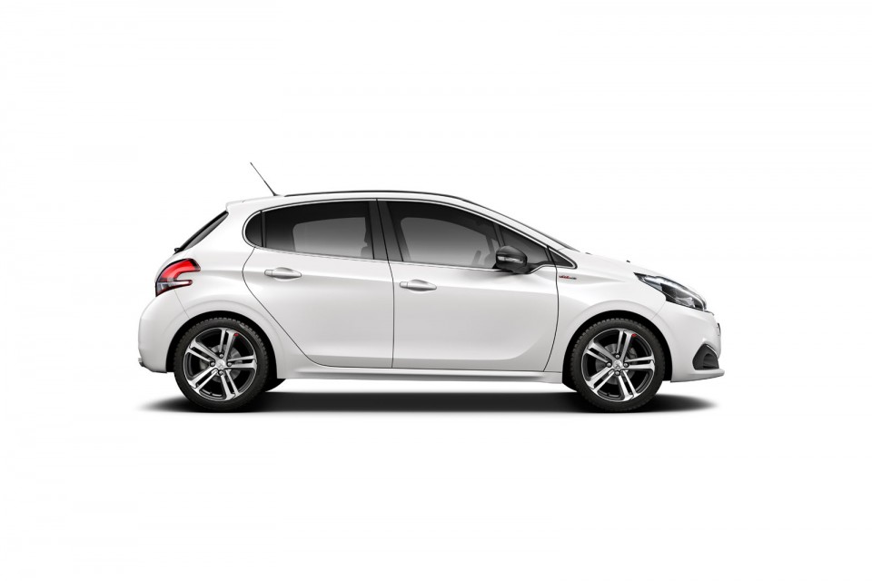 Photo officielle nouvelle Peugeot 208 GT Line restylée (2015)