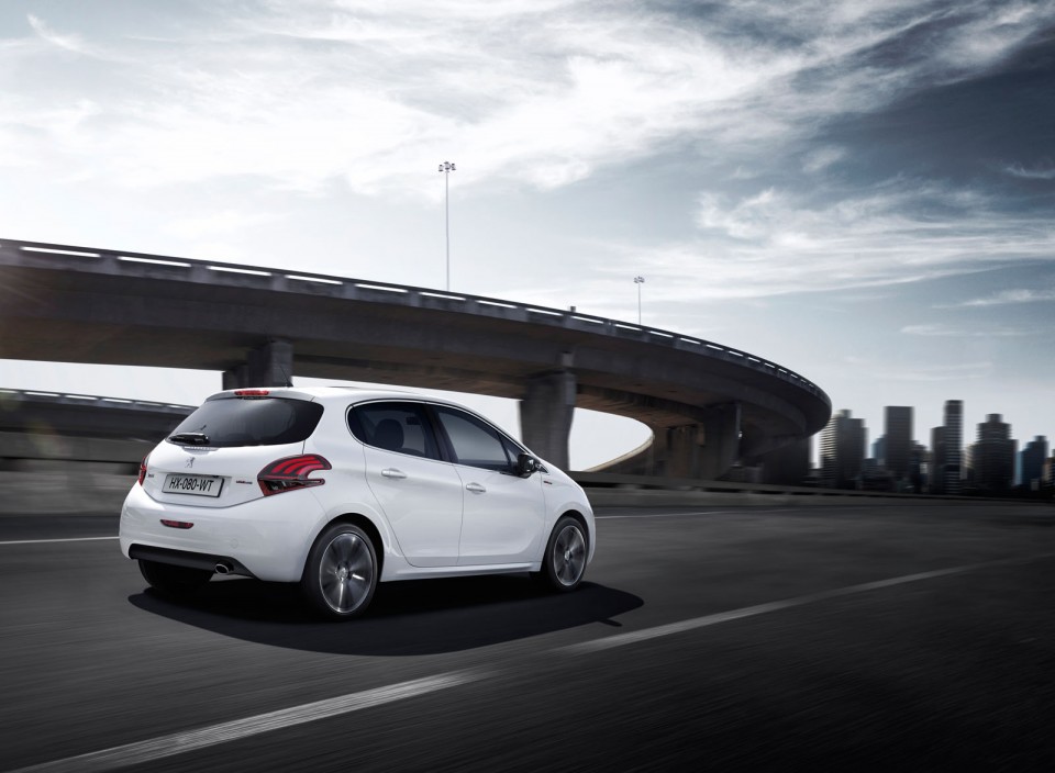 Photo officielle nouvelle Peugeot 208 GT Line restylée (2015)