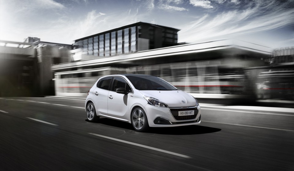 Photo Peugeot 208 GT Line restylée (2015) Blanc Perle Nacré