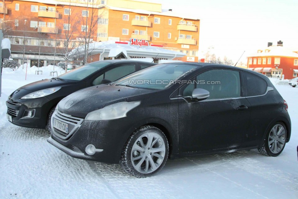 Peugeot 208 GT Spyshot Mulet 001