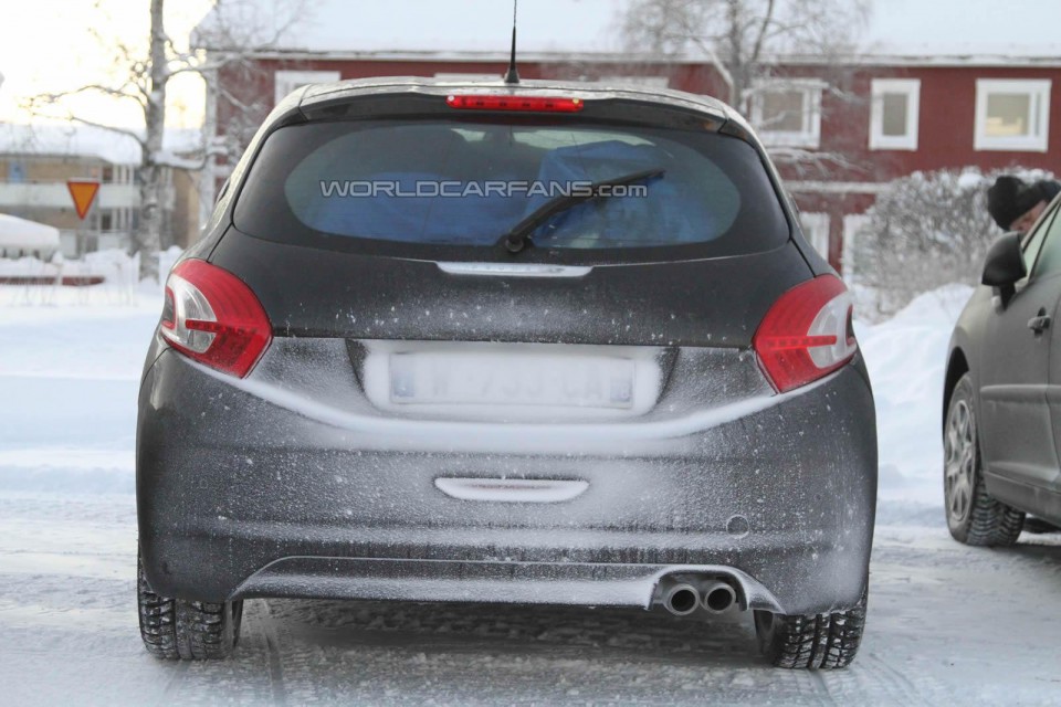 Peugeot 208 GT Spyshot Mulet 004