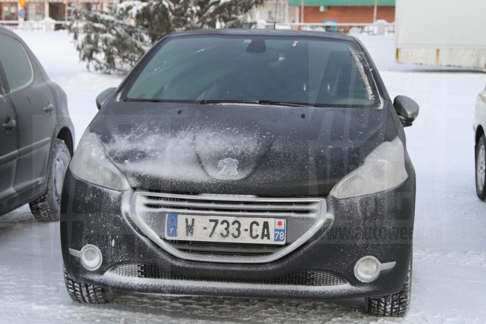 Peugeot 208 GT Spyshot Mulet 007