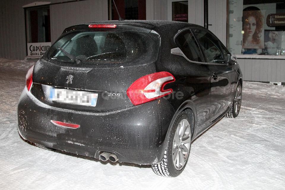 Peugeot 208 GT Spyshot Mulet 009