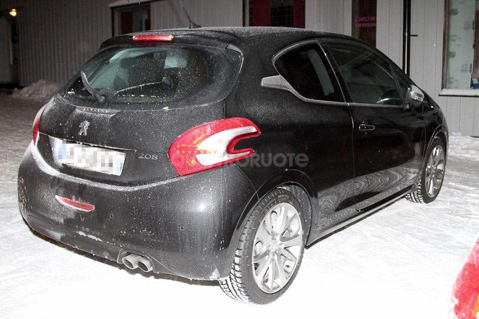 Peugeot 208 GT Spyshot Mulet 011