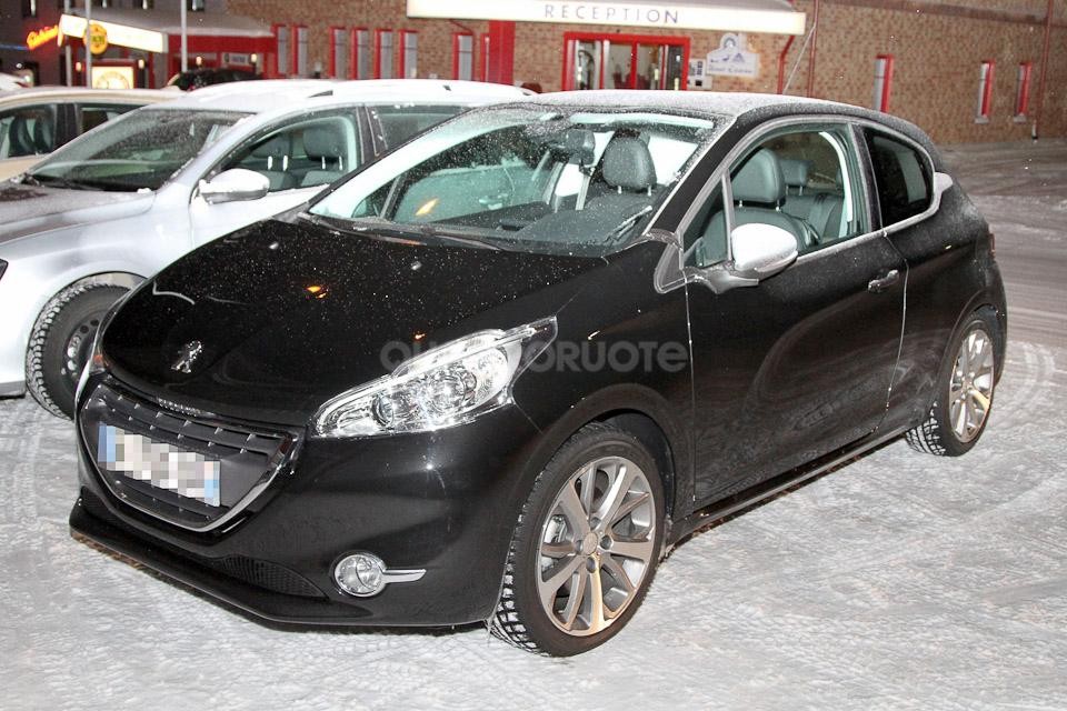 Peugeot 208 GT Spyshot Mulet 013