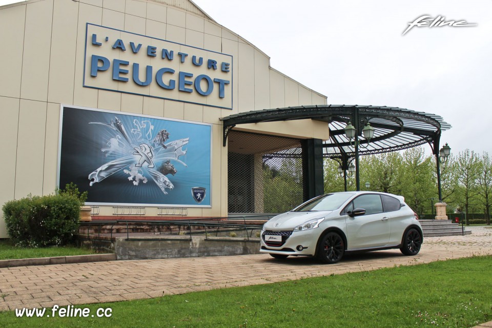 Photo essai Peugeot 208 GTi 30th Blanc Perle Nacré 1.6 THP 208