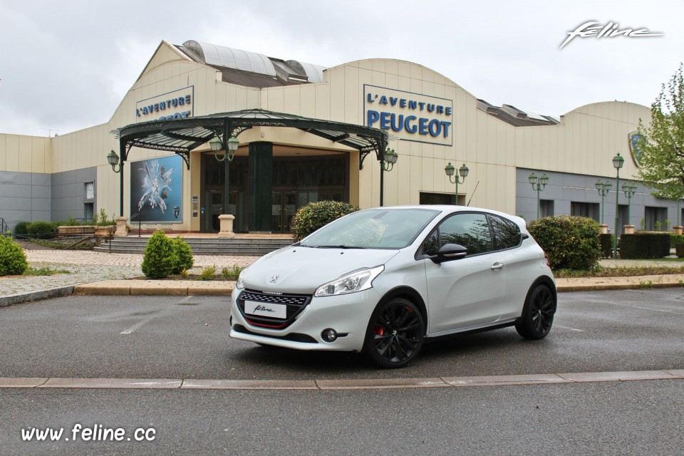 Photo essai Peugeot 208 GTi 30th Blanc Perle Nacré 1.6 THP 208