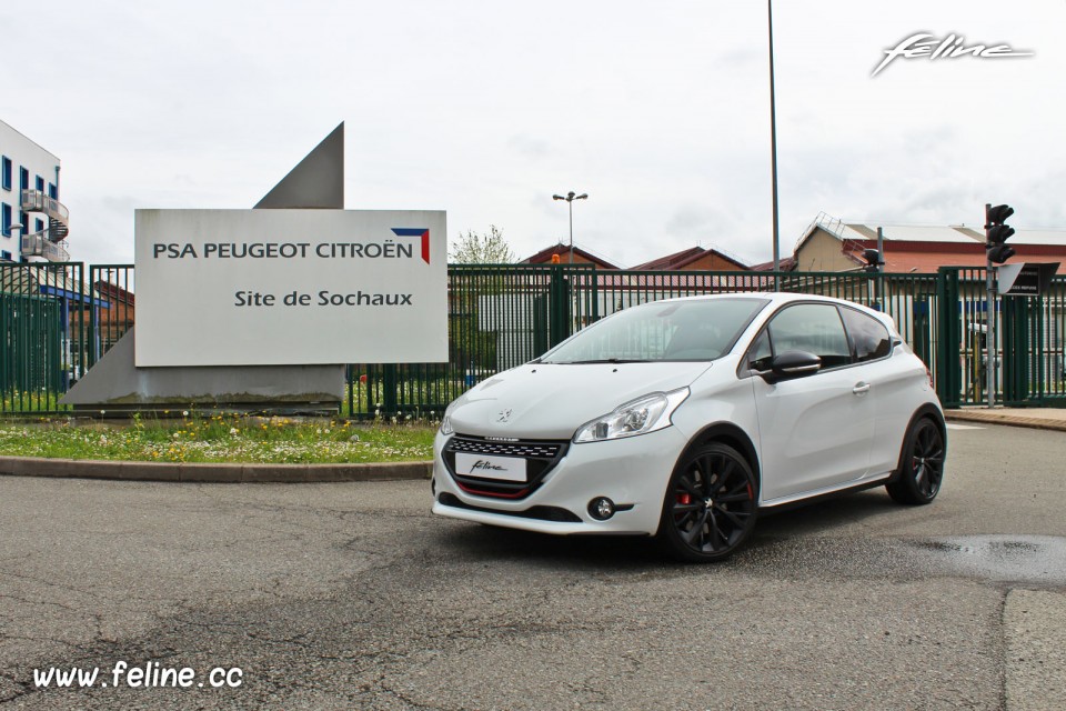 Photo essai Peugeot 208 GTi 30th Blanc Perle Nacré 1.6 THP 208