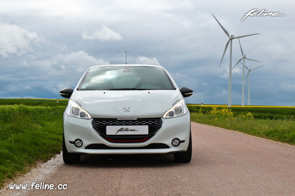 Photo essai Peugeot 208 GTi 30th Blanc Perle Nacré 1.6 THP 208