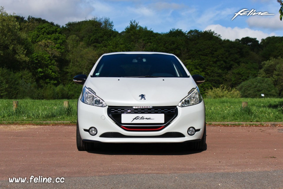 Photo face avant Peugeot 208 GTi 30th Blanc Perle Nacré 1.6 THP