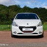 Photo face avant Peugeot 208 GTi 30th Blanc Perle Nacré 1.6 THP